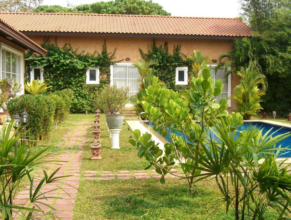 Pictory Garden Resort Сатахип Екстериор снимка