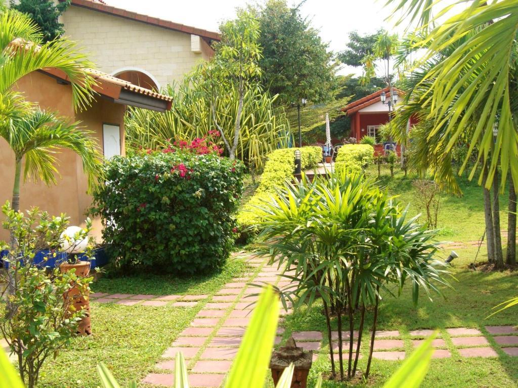 Pictory Garden Resort Сатахип Екстериор снимка